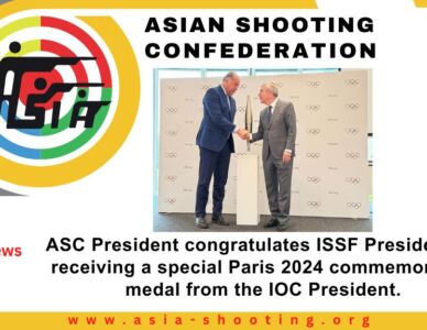 ASC President congratulates ISSF President on receiving a special Paris 2024 commemorative medal from the IOC President.